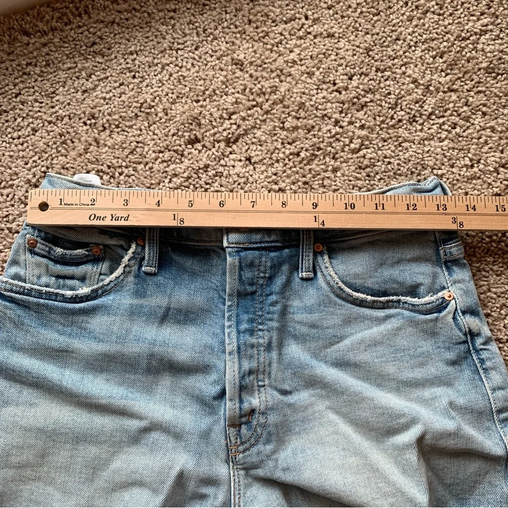 MOTHER Superior Jean Shorts Size 26 The Tomcat Kick Fray Light Wash Distressed - Picture 7 of 13